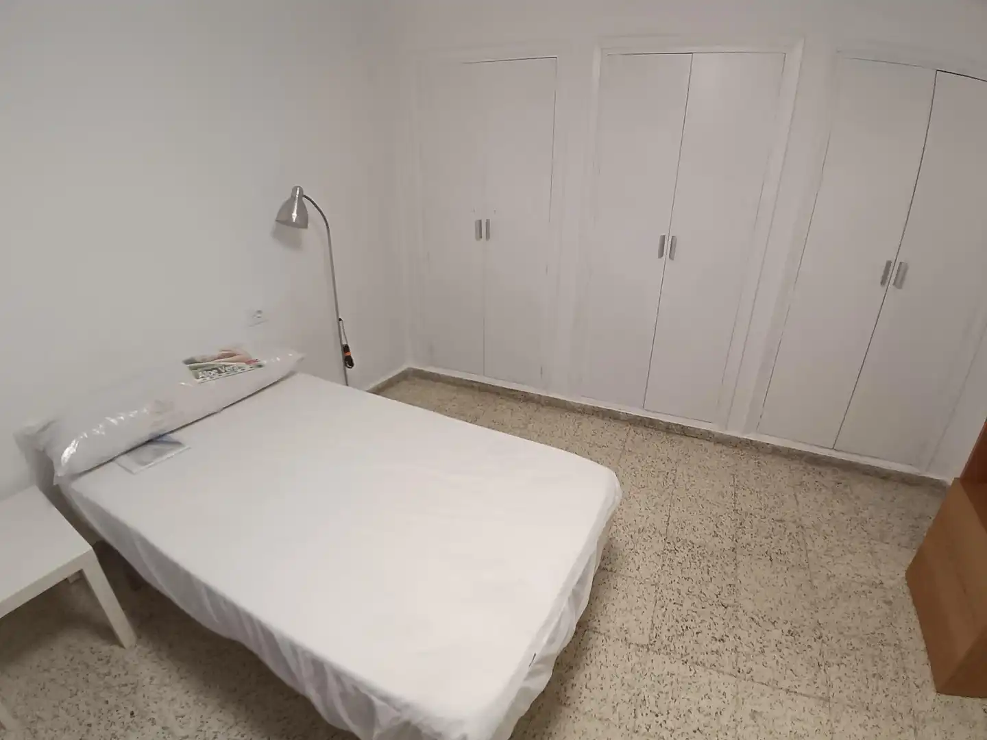 Dormitori de Pis de lloguer en Murcia amb Calefacció i Moblat
