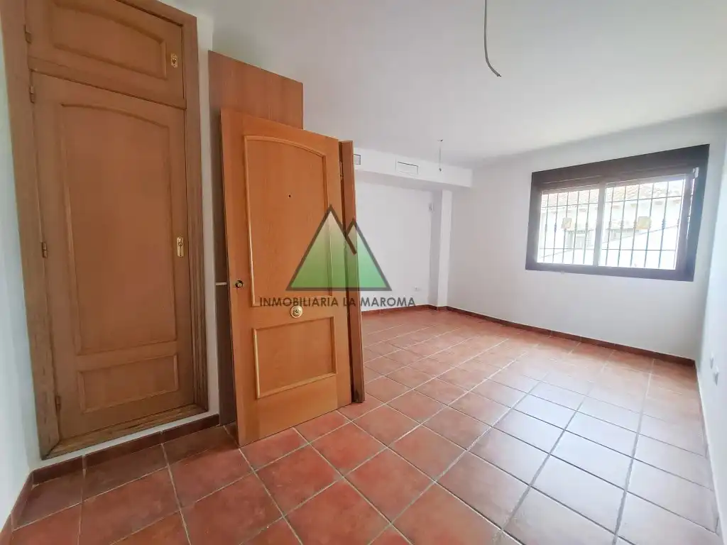 Piso con piscina en venta en Alcaucín, imagen 2