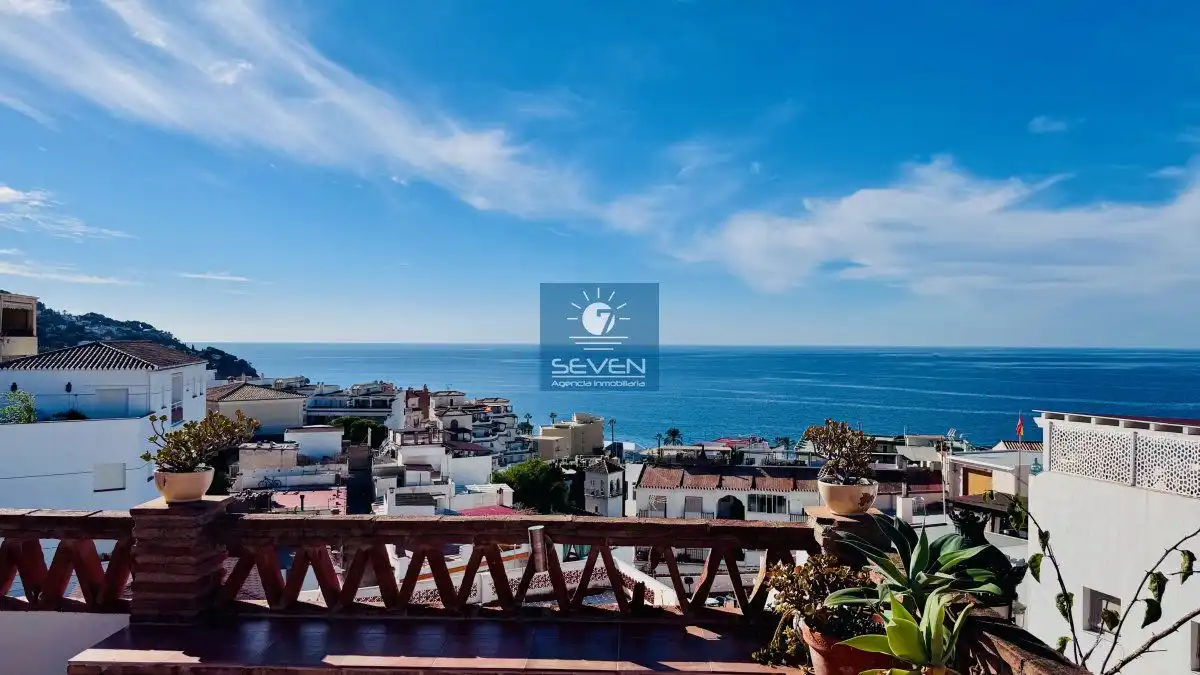 Vista exterior de Casa o chalet en venta en Almuñécar con Terraza, Trastero y Piscina