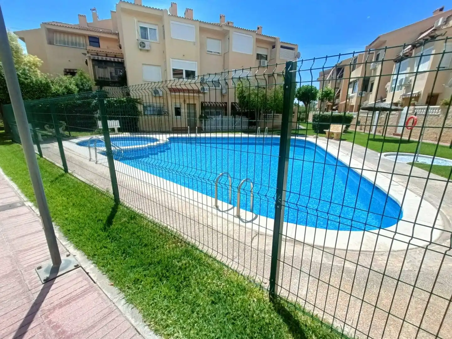 Bungalow mit Pool zum Verkauf in Villamontes - Boqueres