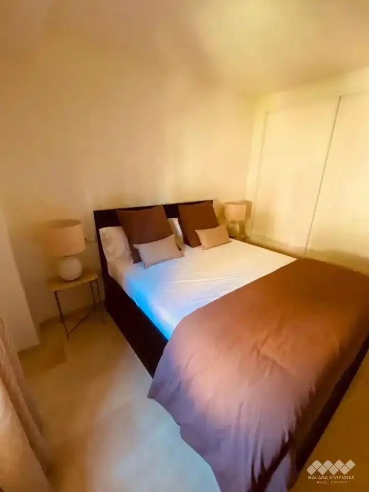 Bedroom of Flat for sale in Marbella  with Air Conditioner, Terrace and Community pool
