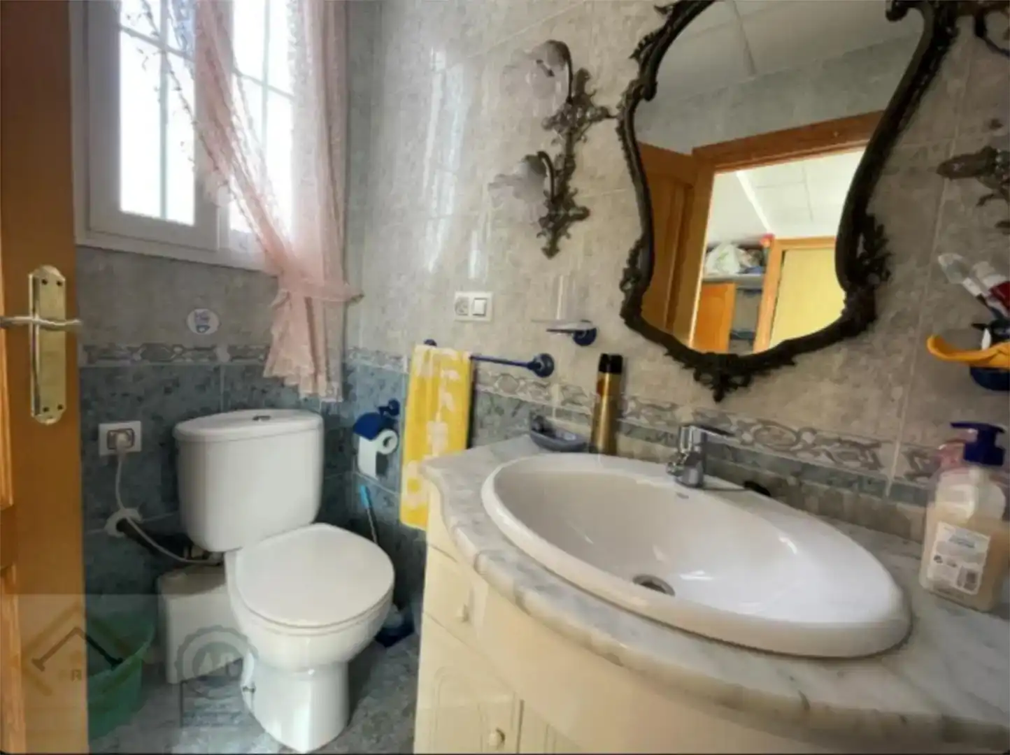 Bathroom of Flat for sale in Benidorm  with Air Conditioner and Balcony