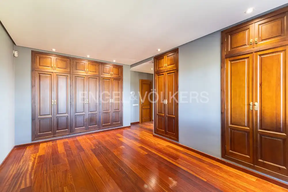 Bedroom of Houses for sale in La Pobla de Vallbona  with Air Conditioner, Heating and Private garden
