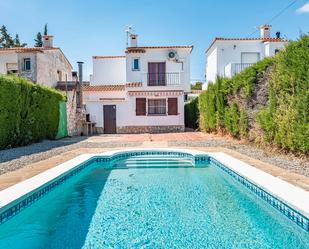 Piscina de Casa adosada en venda en L'Ametlla de Mar  amb Aire condicionat, Calefacció i Jardí privat