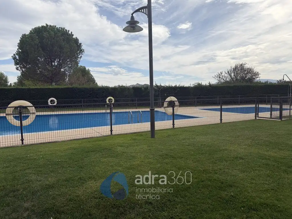 Piscina de Pis de lloguer en  Logroño amb Calefacció, Traster i Moblat
