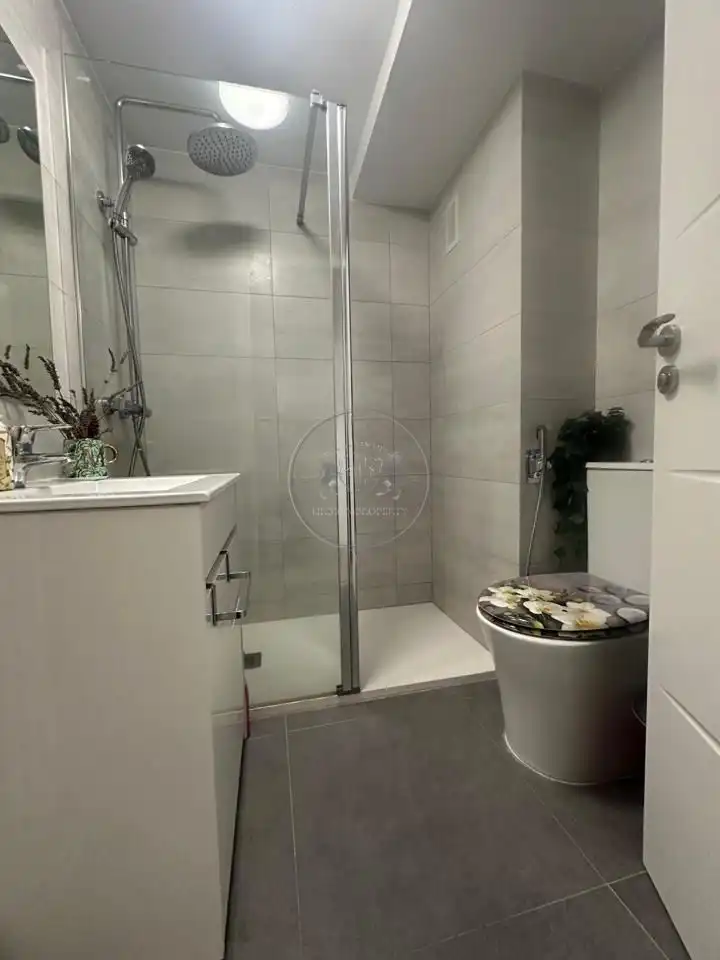 Badezimmer von Wohnung zur Miete in Madrid mit Klimaanlage, Heizung und Terrasse