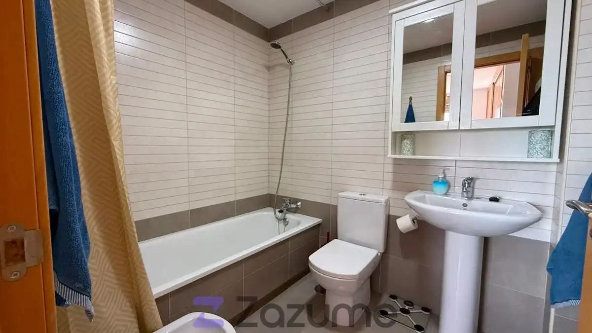 Baño de Piso de alquiler en Murcia con Aire acondicionado, Calefacción y Horno