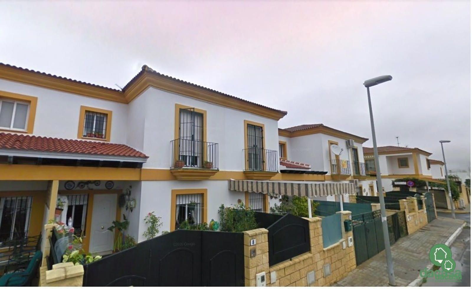 Vista exterior de Casa adosada en venda en San Juan del Puerto amb Aire condicionat, Calefacció i Terrassa