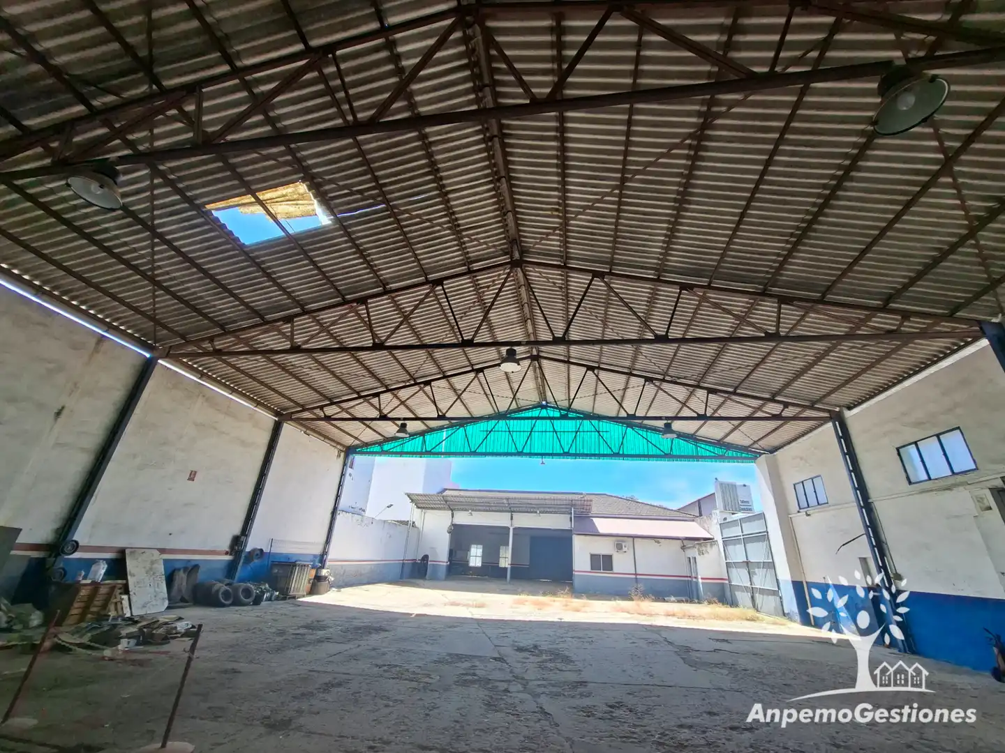 Vista exterior de Nave industrial en venta en Palma del Río