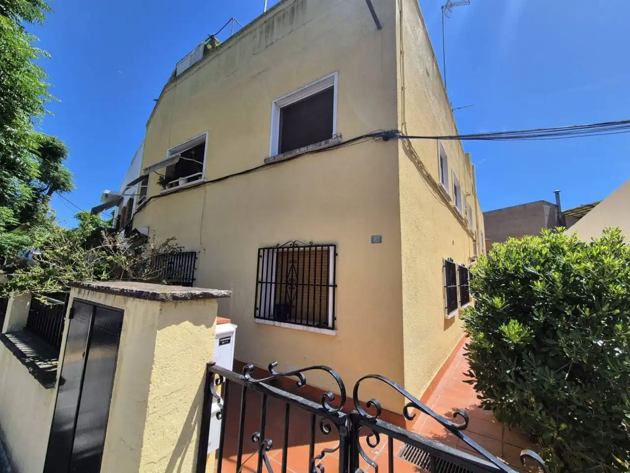 Exterior view of Flat for sale in Sant Cugat del Vallès  with Heating