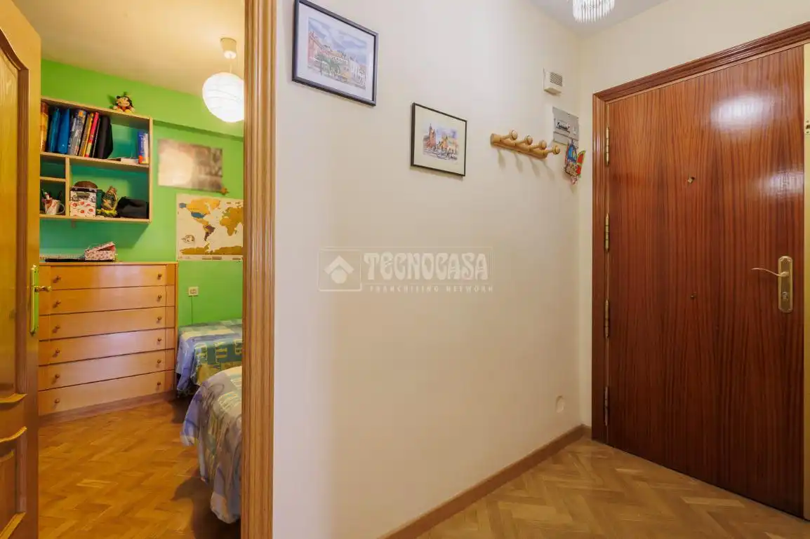 Flat for sale in Madrid  with Air Conditioner and Heating