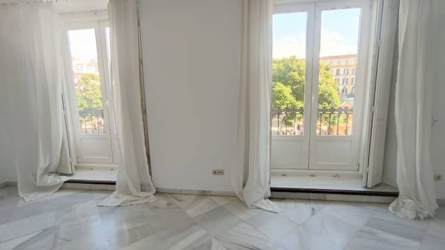 Piso en Alquiler en Plaza Merced en La Merced