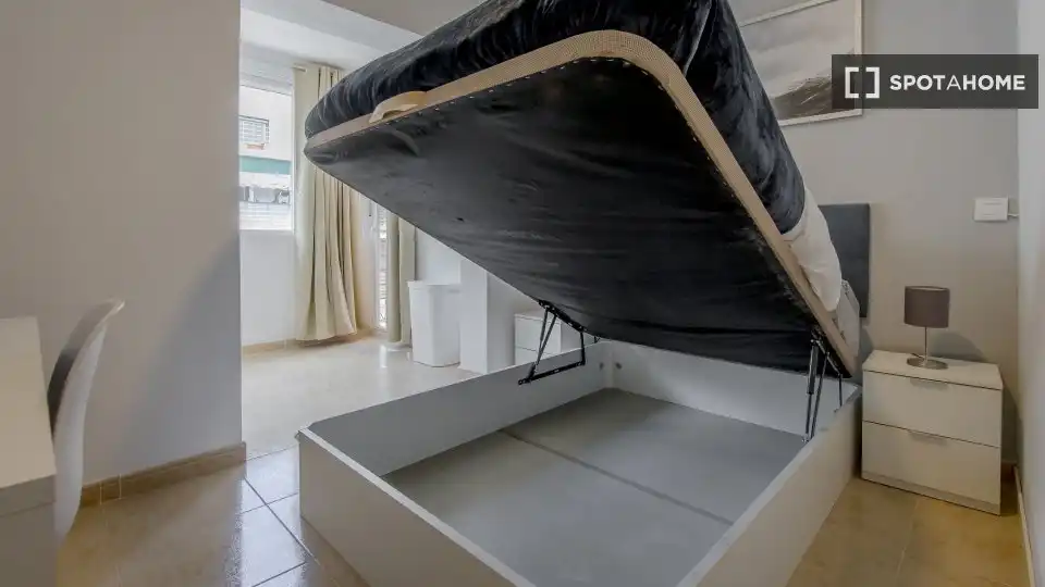 Bedroom of Flat for rent in Madrid  with Air Conditioner, Heating and Furnished
