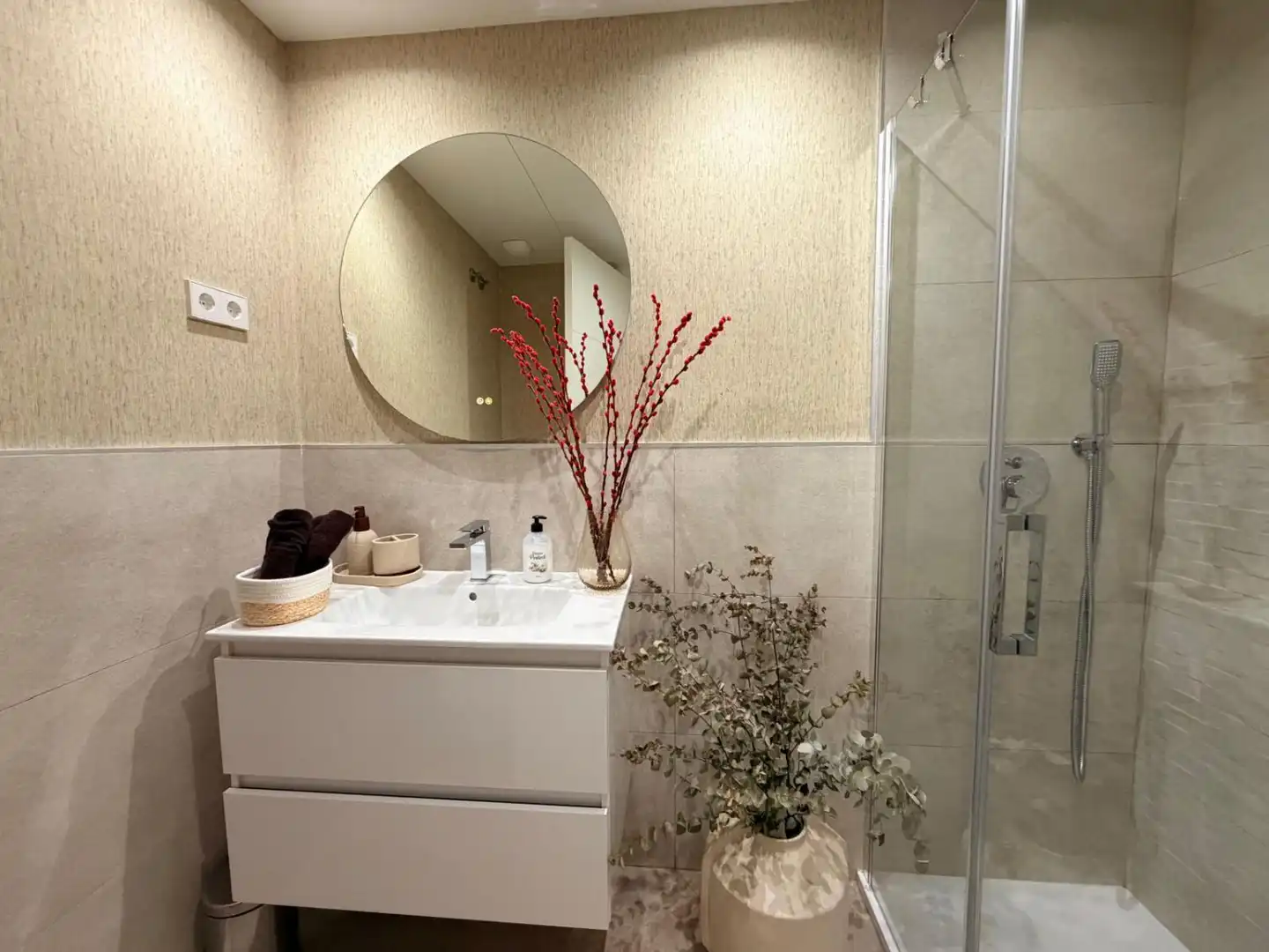 Bathroom of Flat for sale in Estepona  with Air Conditioner, Heating and Terrace