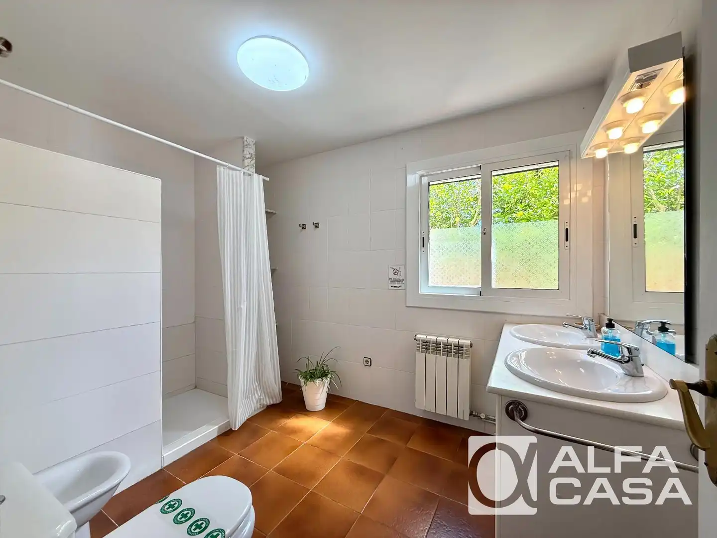 Bathroom of Houses for sale in Lloret de Mar  with Heating, Terrace and Storage room