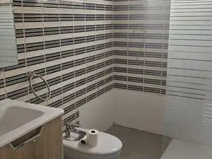 Badezimmer von Wohnung zur Miete in Benicalap