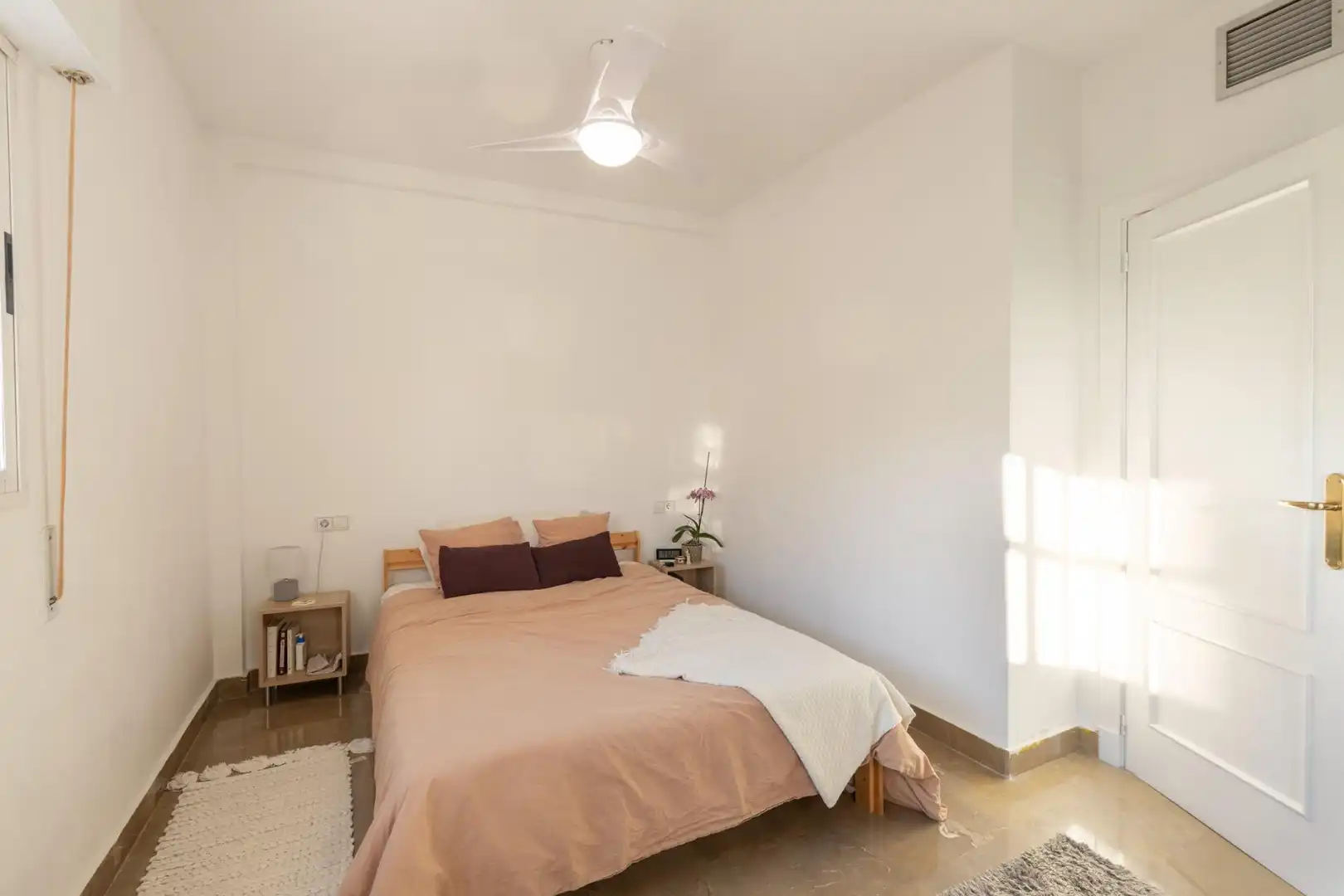 Bedroom of Flat for sale in Granada  with Balcony and Community pool