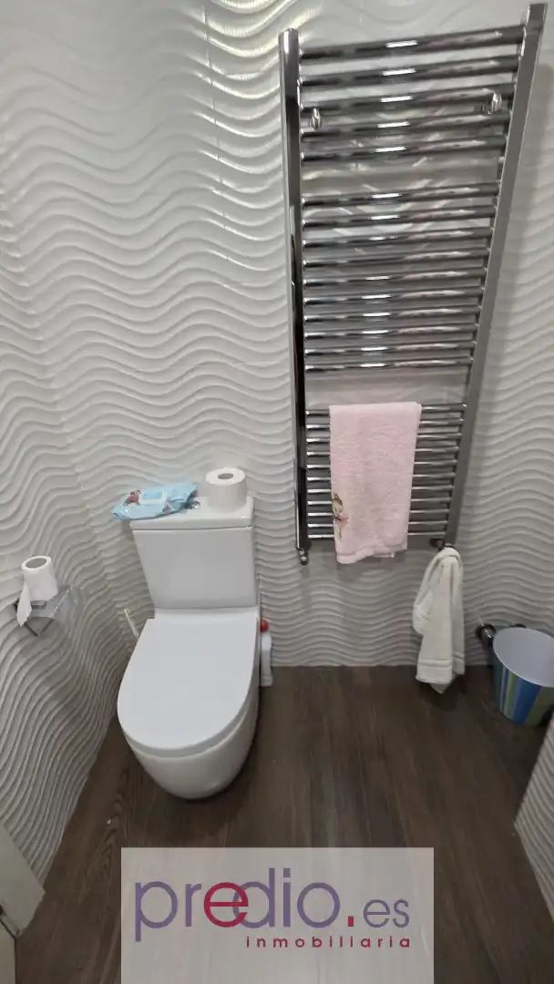 Baño de Dúplex en venta en Lugo con Calefacción, Trastero y Amueblado