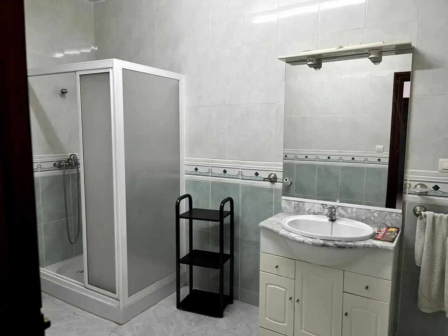 Bany de Casa o xalet en venda en Vélez de Benaudalla amb Jardí privat i Moblat