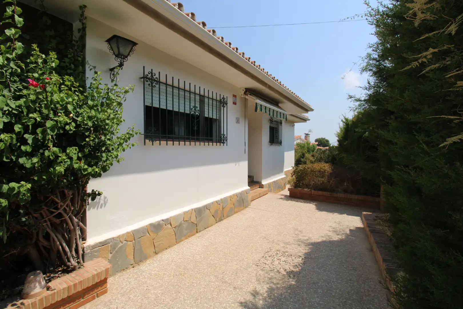 Vista exterior de Casa o chalet en venta en Alhaurín de la Torre con Aire acondicionado, Calefacción y Jardín privado