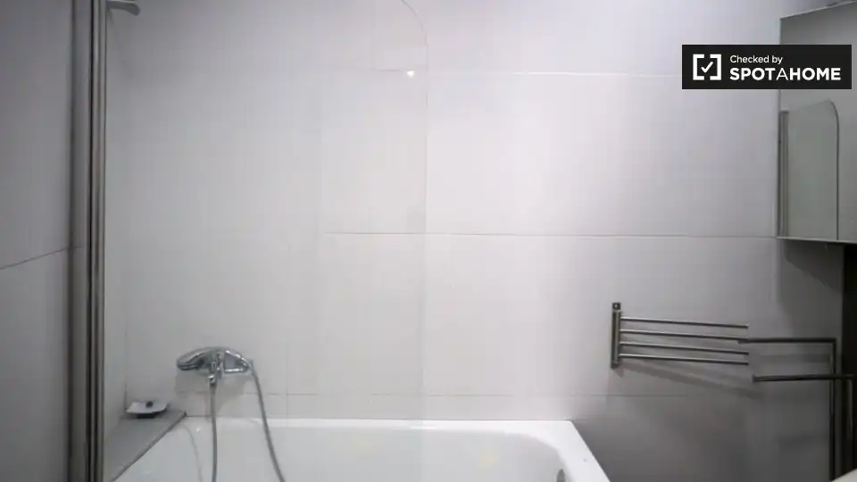 Baño de Piso de alquiler en Valencia con Aire acondicionado, Calefacción y Amueblado