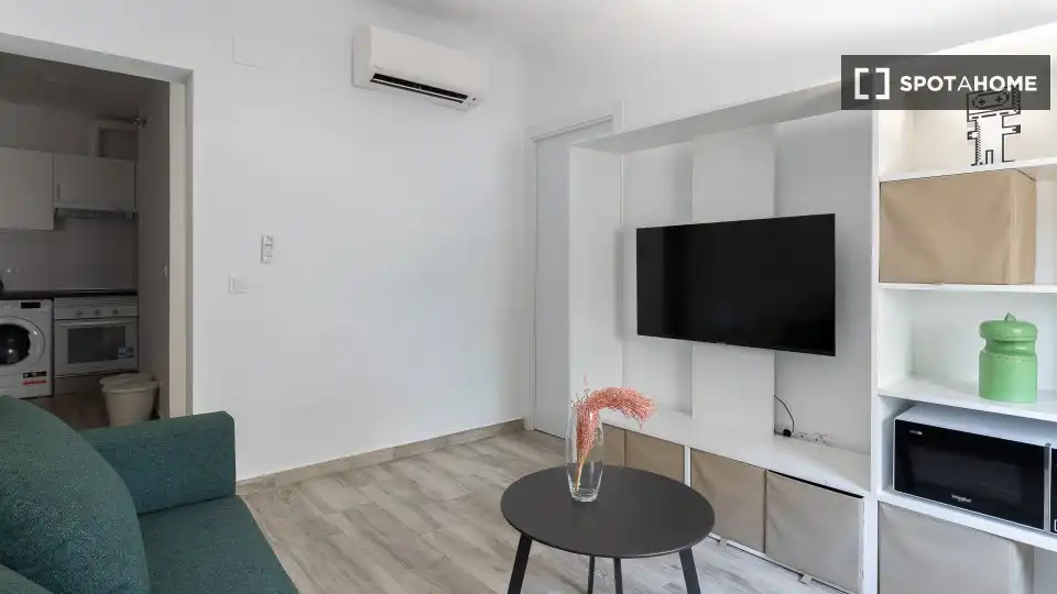 Living room of Flat for rent in Getafe  with Air Conditioner, Heating and Furnished