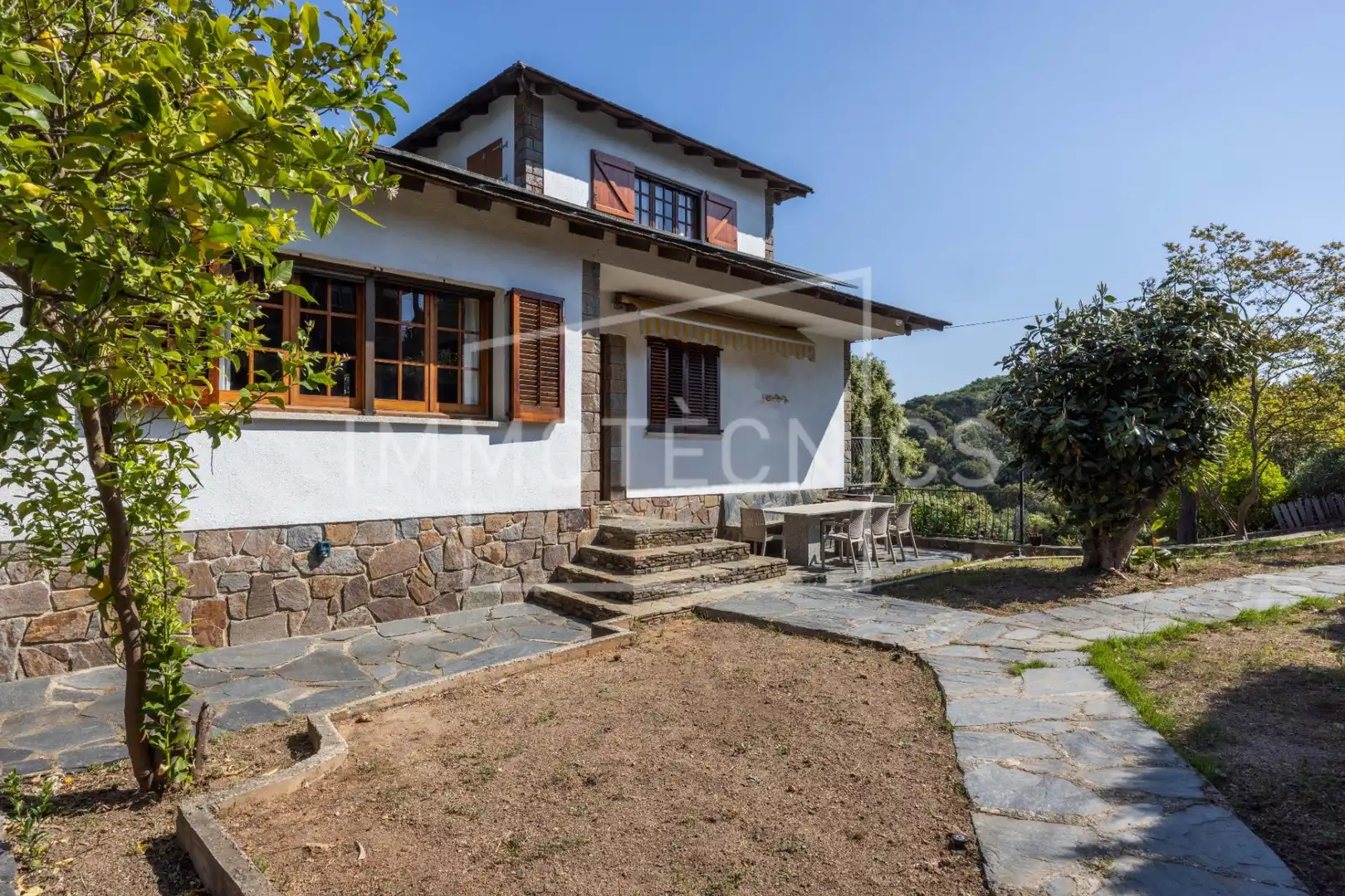 Außenansicht von Haus oder Chalet zum Verkauf in Llinars del Vallès mit Klimaanlage und Alarm