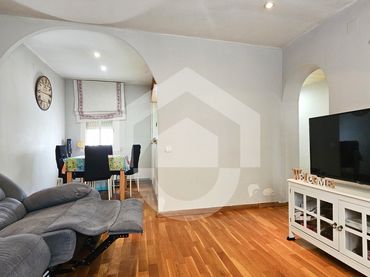 Flat with balcony for sale in Nou Barris