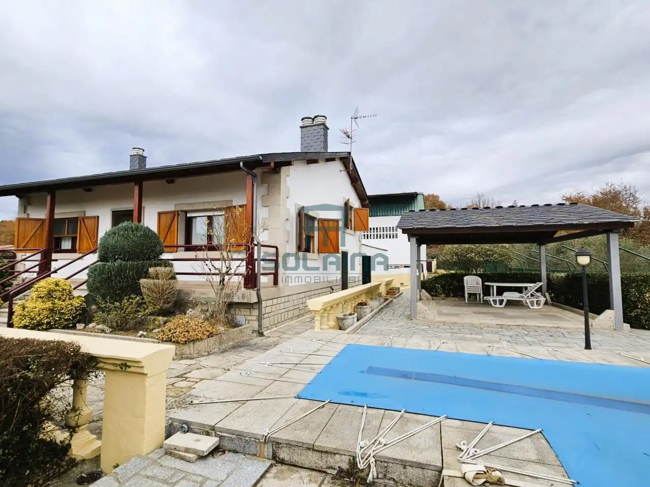Chalet con piscina en venta en Coles