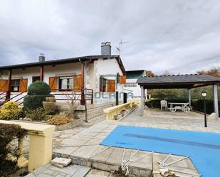 Vista exterior de Casa o xalet en venda en Coles amb Calefacció, Jardí privat i Piscina