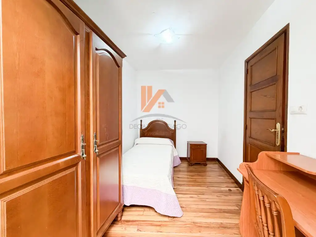 Habitación de Piso en venta en Santiago de Compostela  con Horno