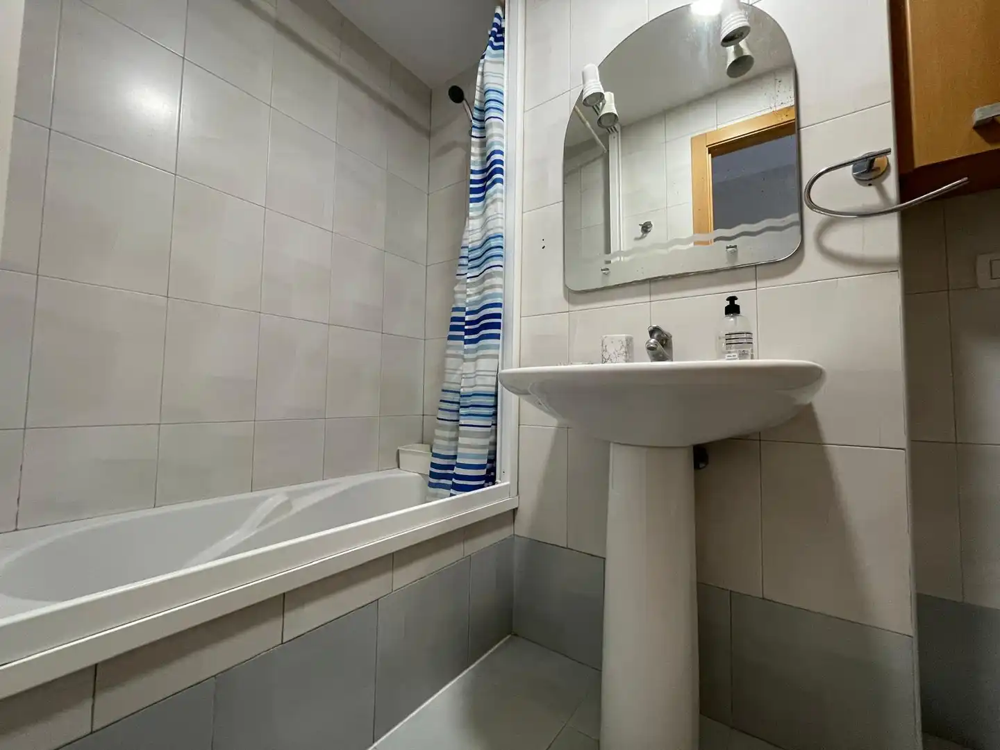 Bany de Apartament en venda en Moncofa amb Aire condicionat, Terrassa i Moblat