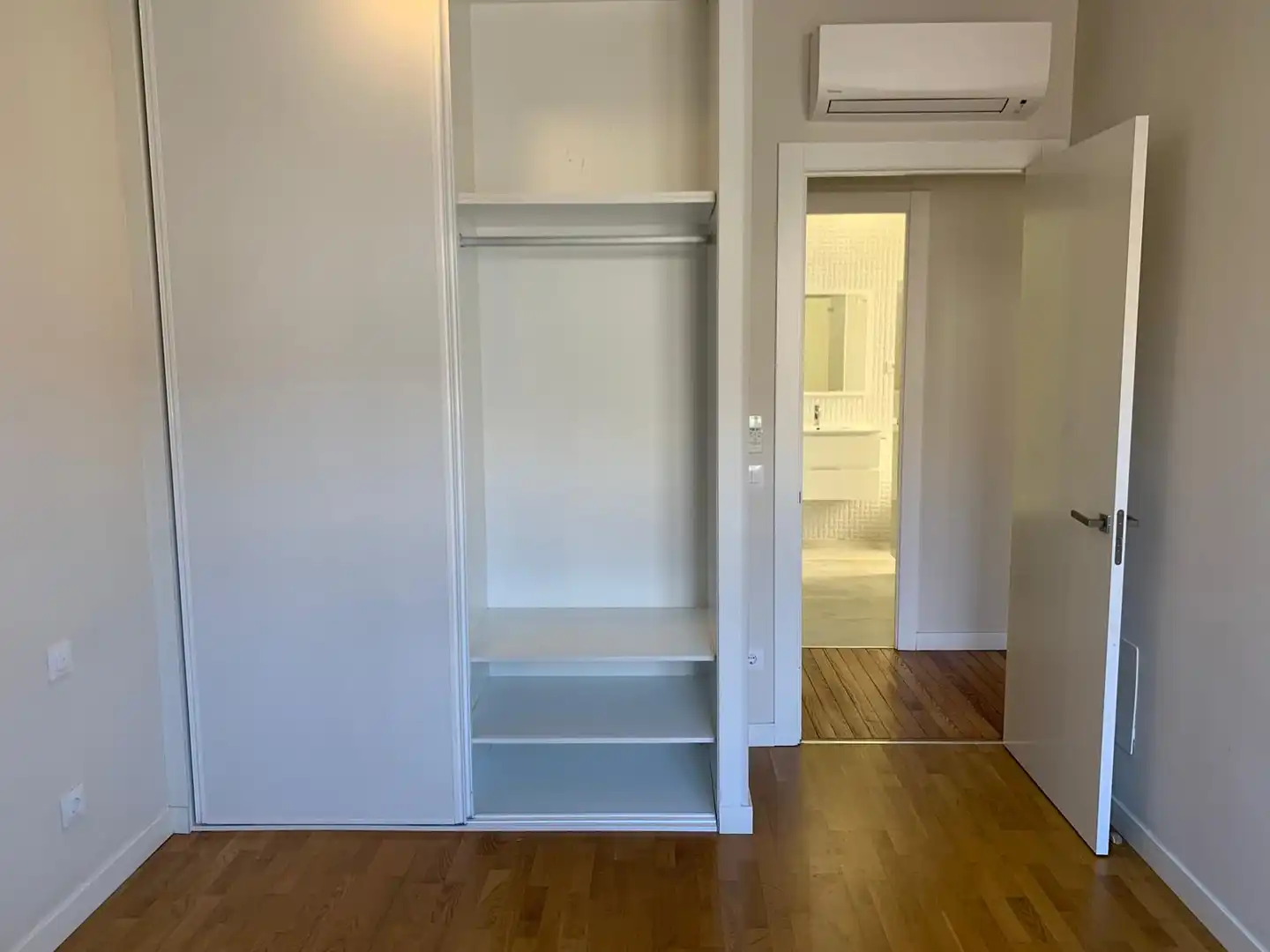 Bedroom of Attic for rent in Madrid  with Air Conditioner, Heating and Parquet flooring