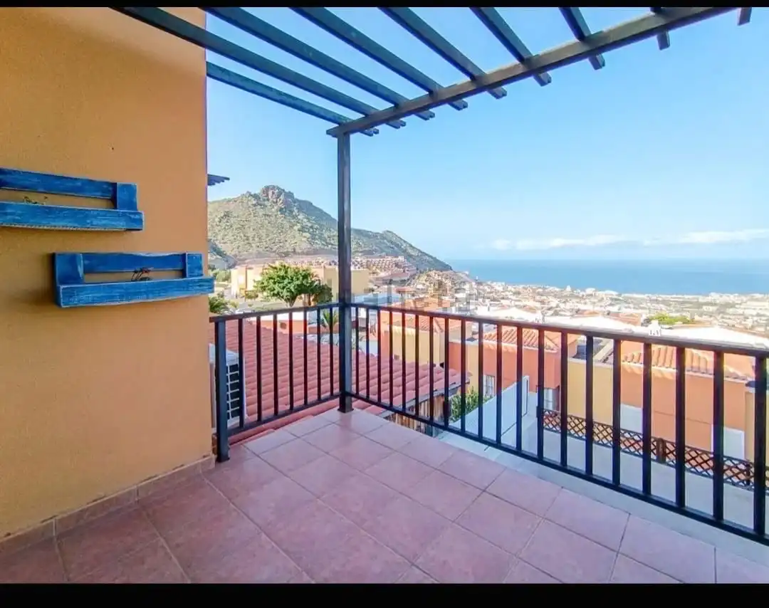 Terrasse von Einfamilien-Reihenhaus zum Verkauf in Adeje mit Privatgarten, Abstellraum und Gemeinschaftspool