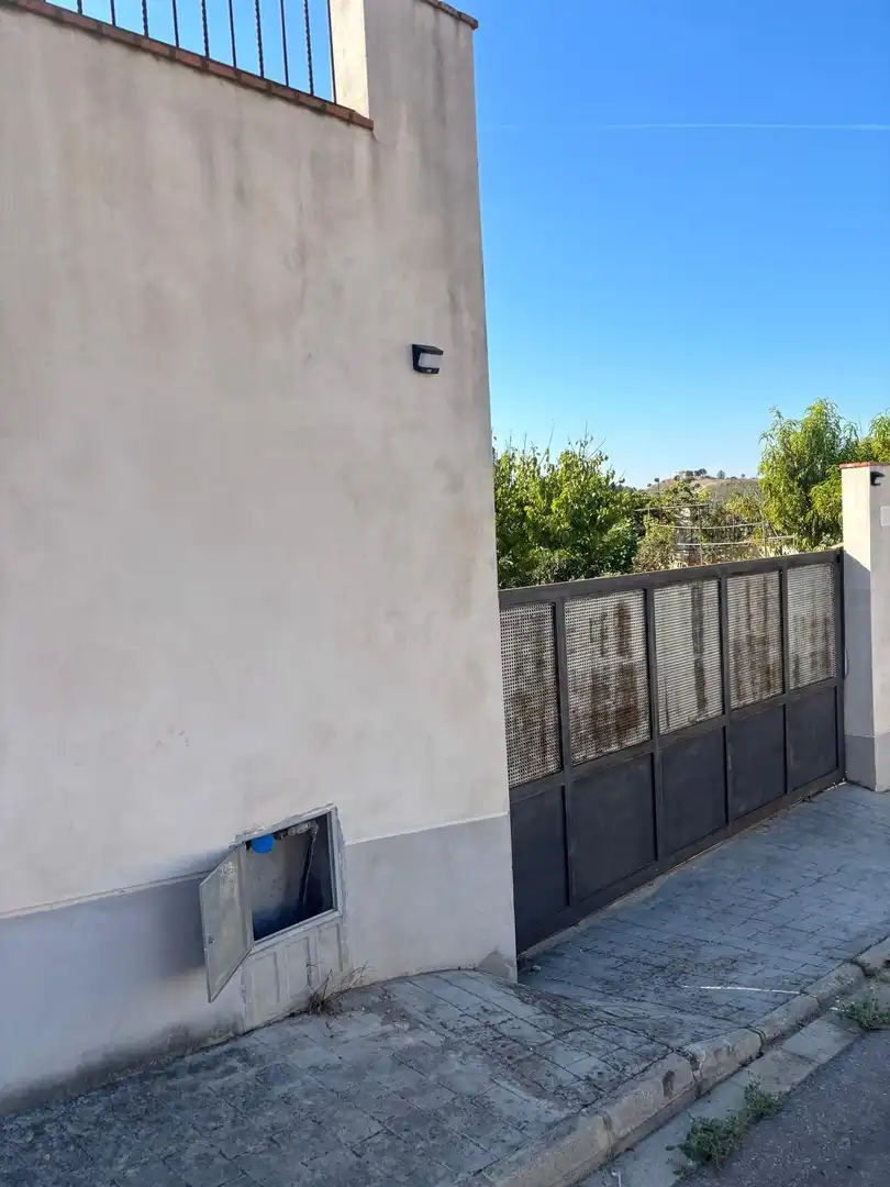 Außenansicht von Residential zum Verkauf in L'Énova