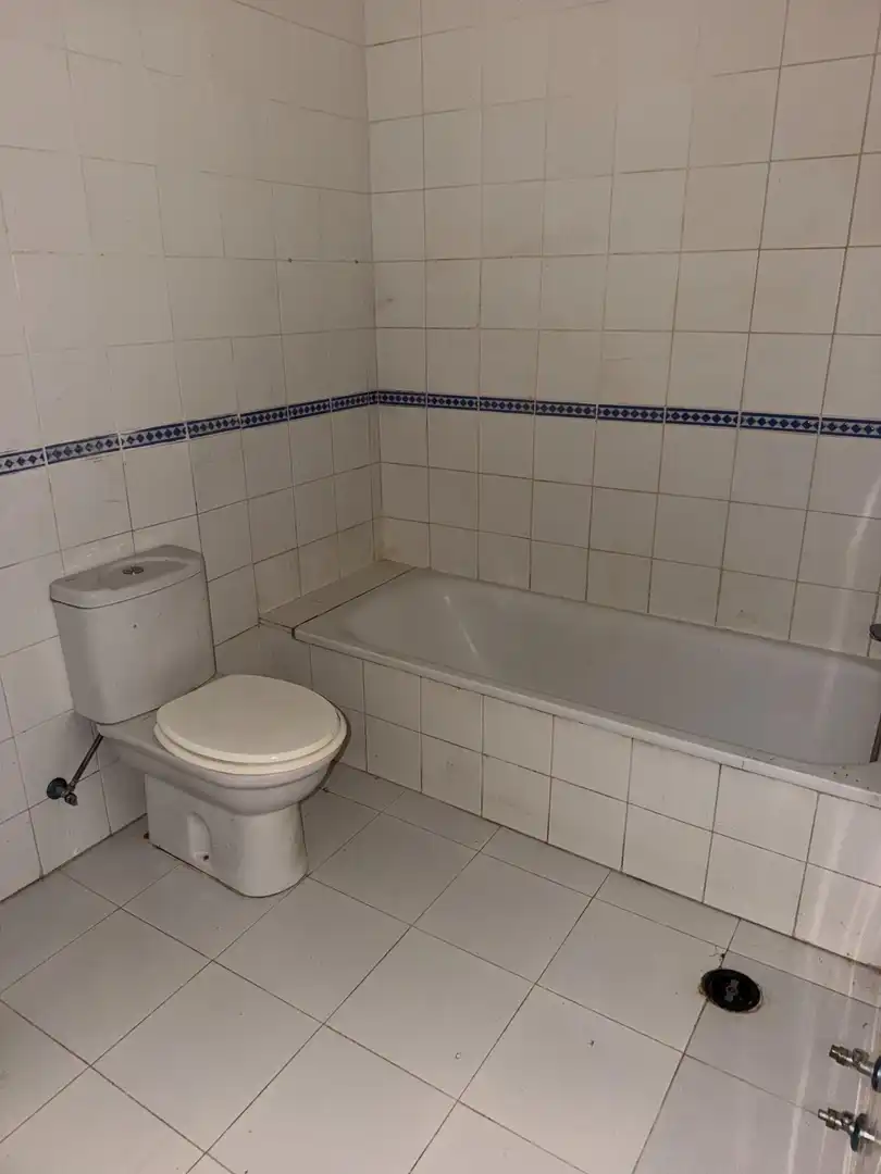 Baño de Apartamento en venta en Fuengirola con Terraza y Piscina comunitaria