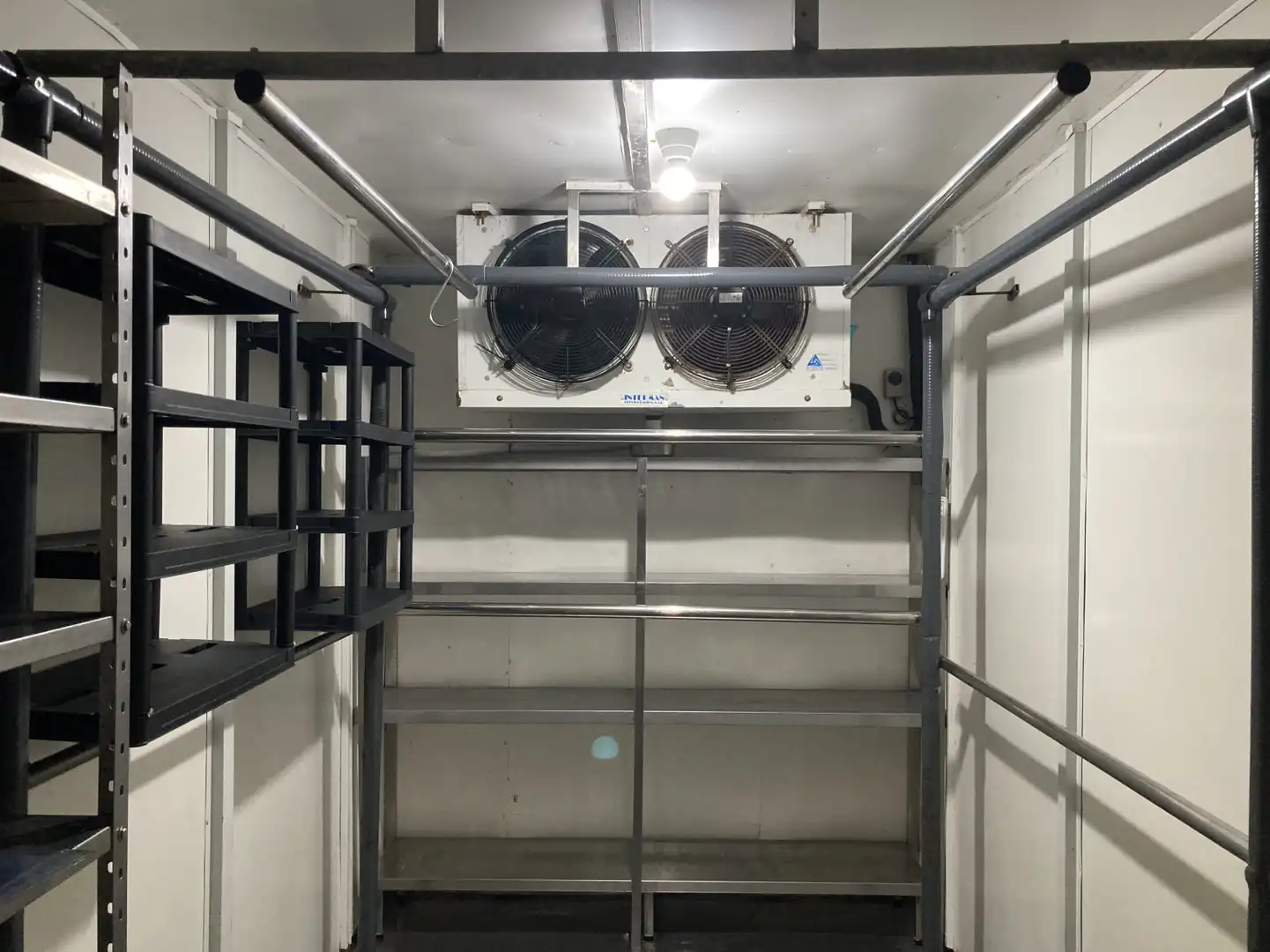 Commercial properties for rent in Torrent  with Air Conditioner