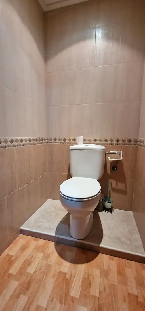 Baño de Local en venta en Totana con Aire acondicionado, Amueblado y Internet