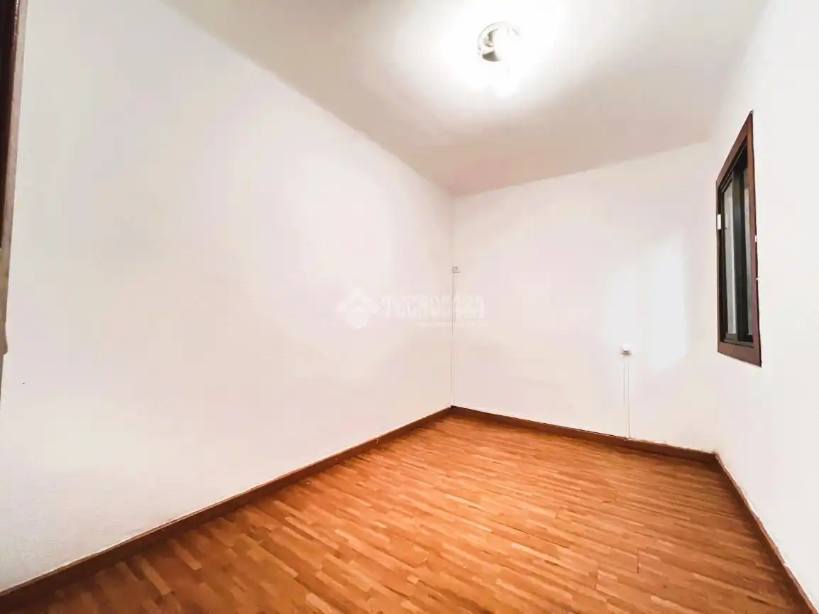 Piso en venta en L'Hospitalet de Llobregat con Parquet y Alarma