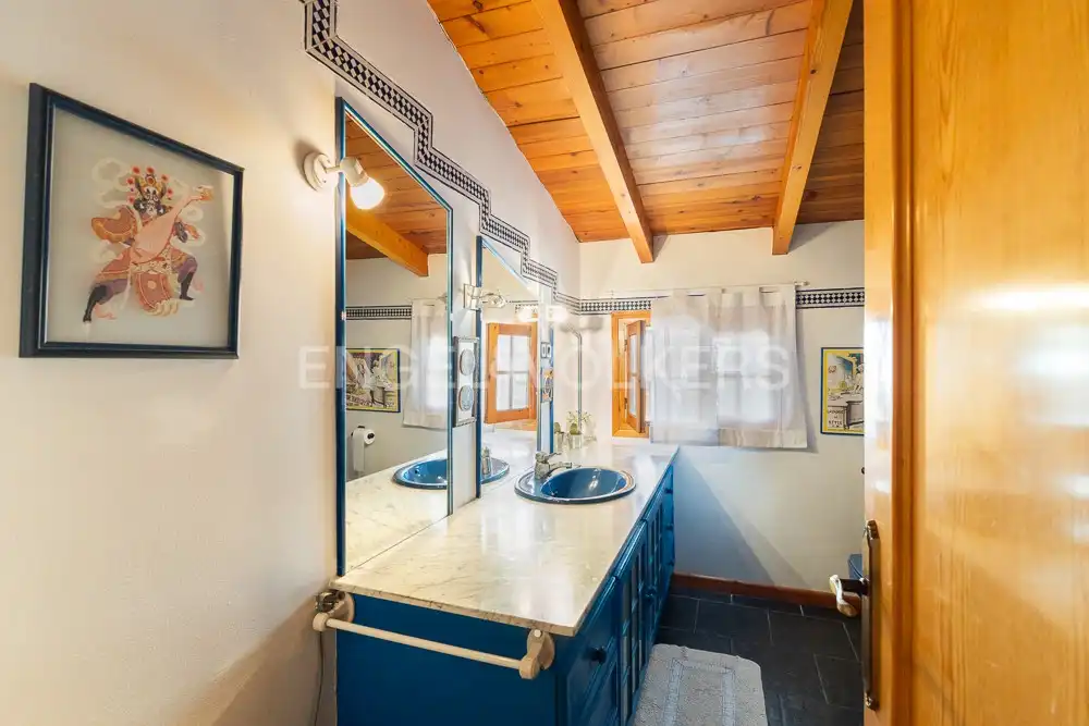 Baño de Casa o chalet en venta en Requena con Aire acondicionado, Calefacción y Jardín privado