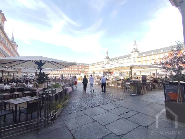 Piso en Venta en De Gerona en Sol