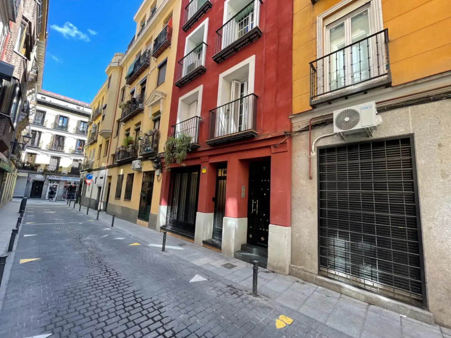 Vista exterior de Estudio en venta en Madrid con Calefacción y Amueblado