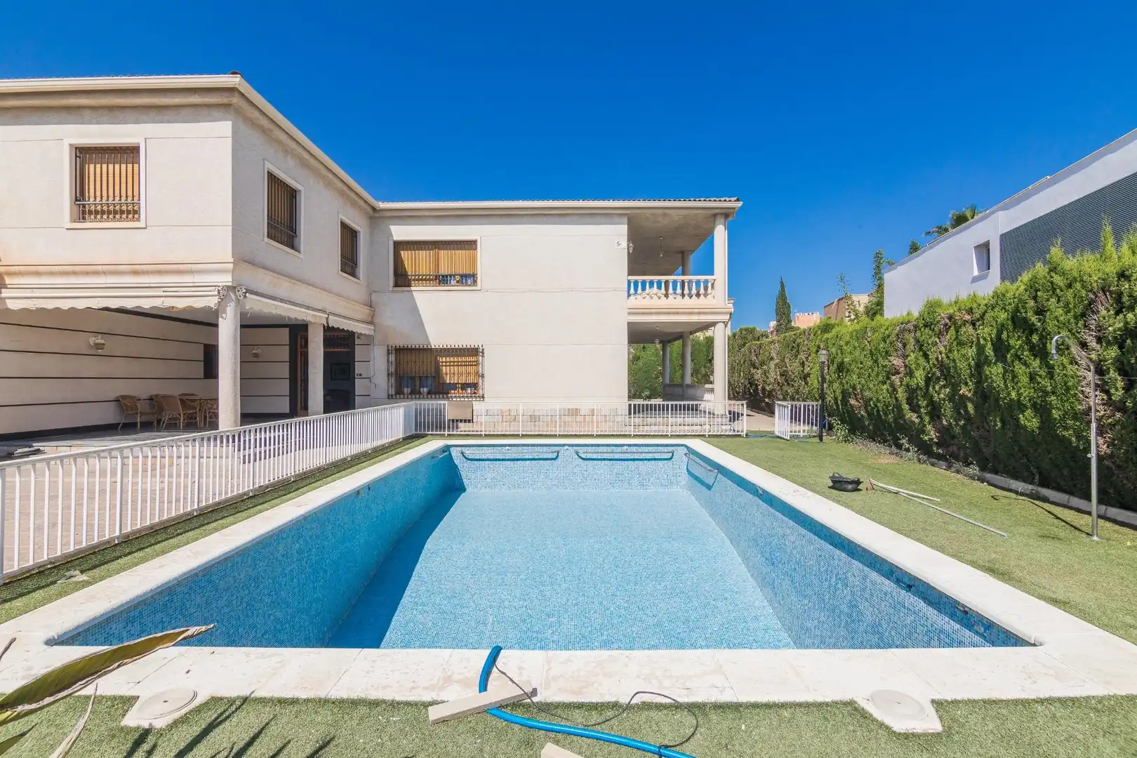 Piscina de Casa o xalet en venda en Elche / Elx amb Jardí privat, Terrassa i Piscina