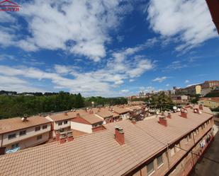 Vista exterior de Casa adosada en venda en  Teruel Capital amb Calefacció i Terrassa