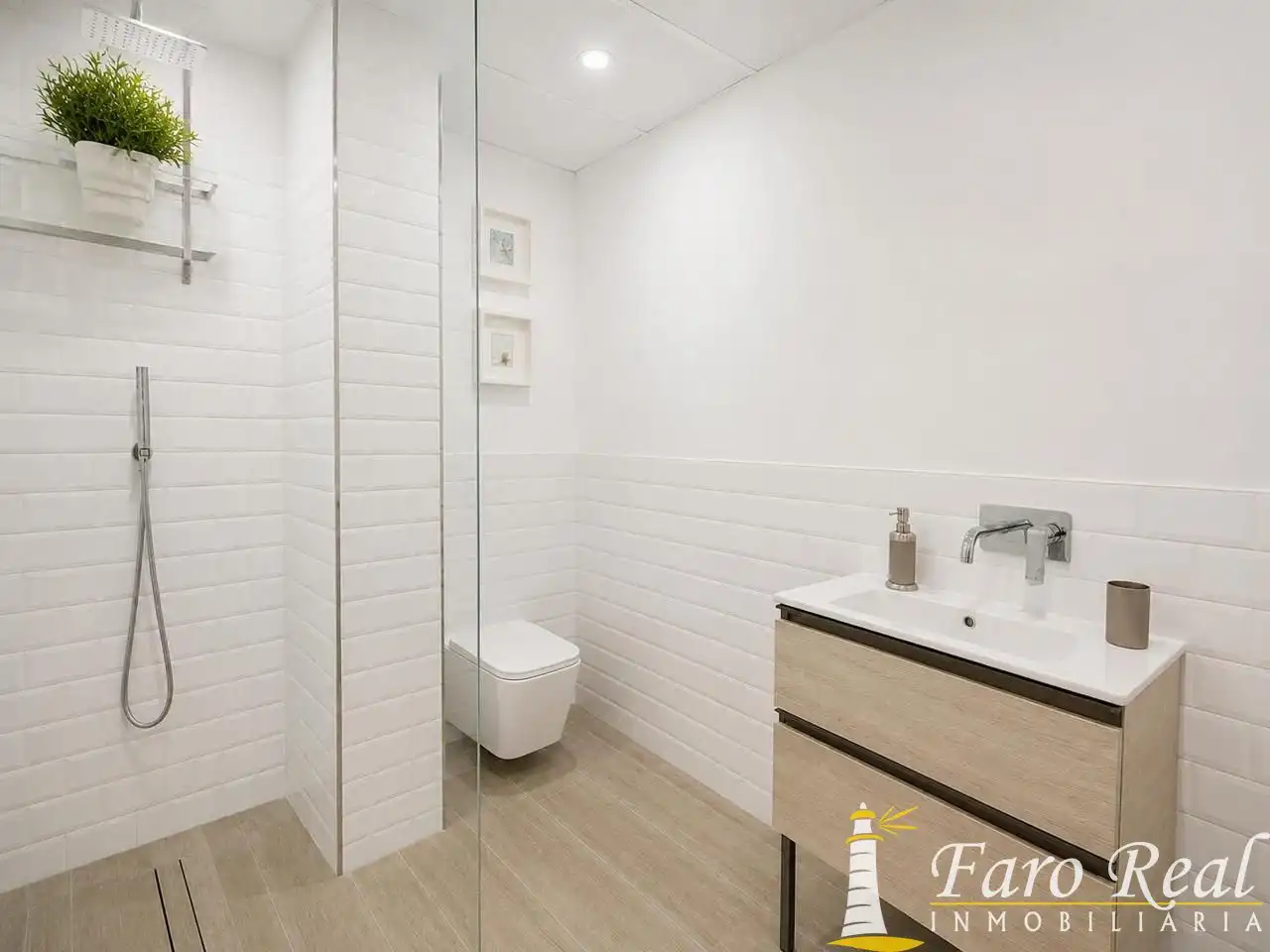 Bany de Apartament en venda en Sanlúcar de Barrameda amb Traster i Moblat