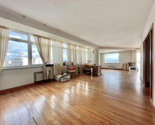 Sala d'estar de Pis en venda en A Coruña Capital  amb Calefacció i Parquet