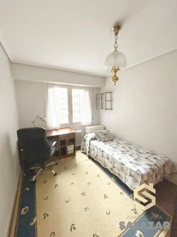 Bedroom of Flat for rent in Bilbao   with Heating, Oven and Washing machine