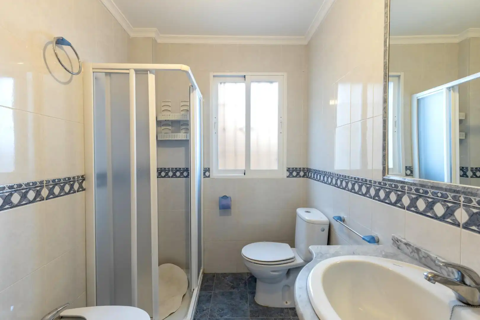 Baño de Casa o chalet en venta en Escúzar con Terraza y Piscina