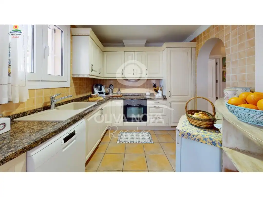 Cocina de Casa o chalet en venta en Oliva con Jardín privado