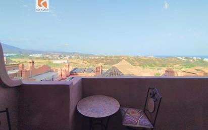 Vista exterior de Casa adosada en venda en Estepona amb Aire condicionat i Terrassa